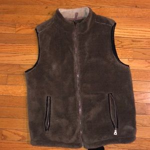Like new true grit vest !!